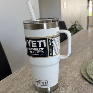 YETI White Rambler 25 oz Tumbler with Straw Lid